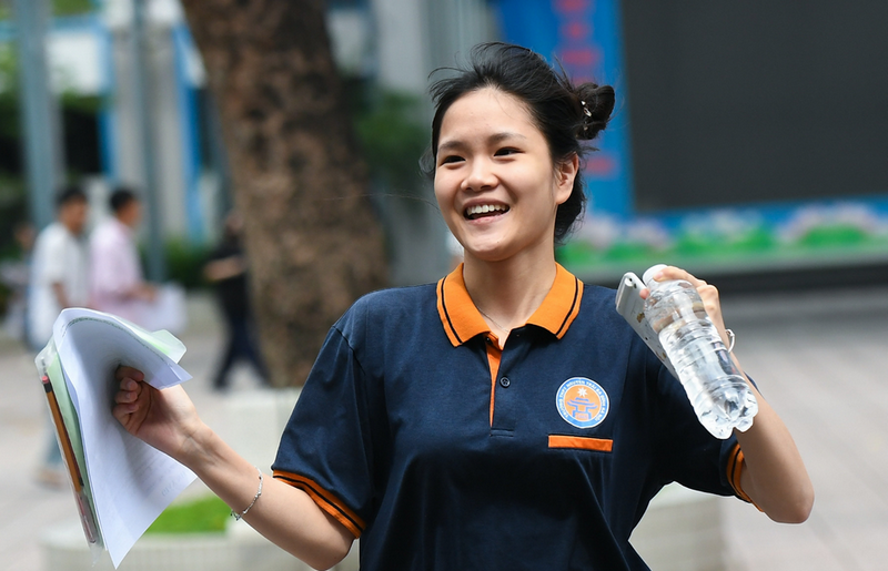 Thi sinh reo mung vi 'doan' trung de Van tot nghiep THPT 2026