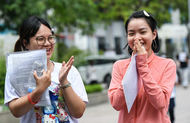 Thi sinh reo mung vi 'doan' trung de Van tot nghiep THPT 2026