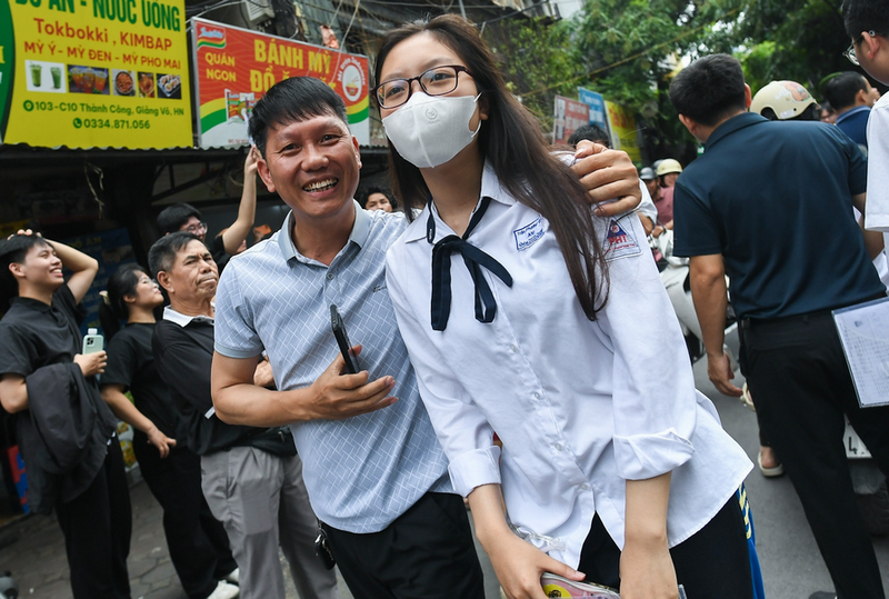 Thi sinh reo mung vi 'doan' trung de Van tot nghiep THPT 2026