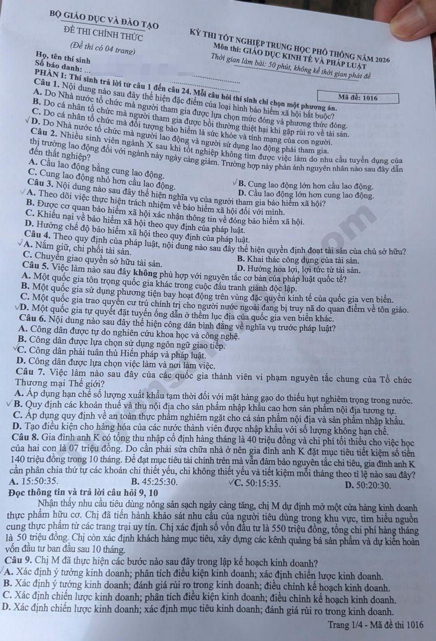 Xem dap an de thi tot nghiep THPT 2026 mon GDKTPL ma de 1016