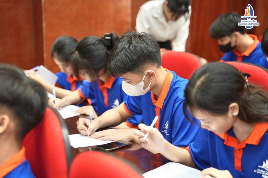 Truong Cao dang Du lich va cong thuong Ha Noi xet tuyen he cao dang chinh quy 2026