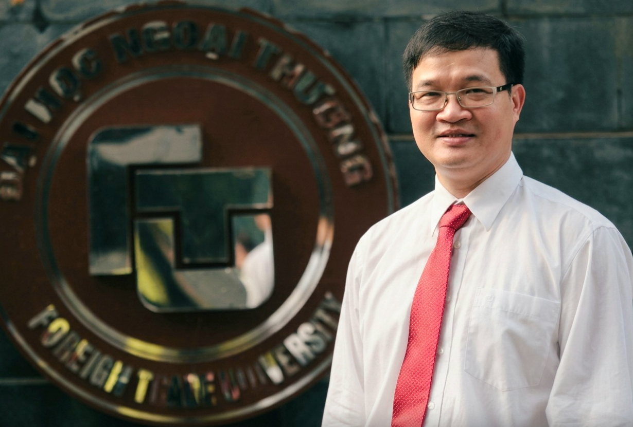 Phan hieu Truong dai hoc Ngoai thuong tai TP.HCM co giam doc moi
