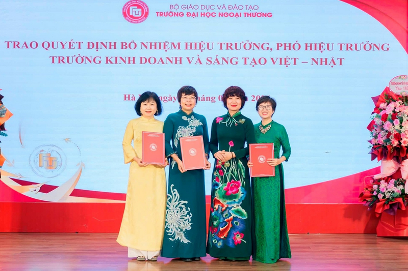 Truong Dai hoc Ngoai thuong - FTU thanh lap 4 truong truc thuoc