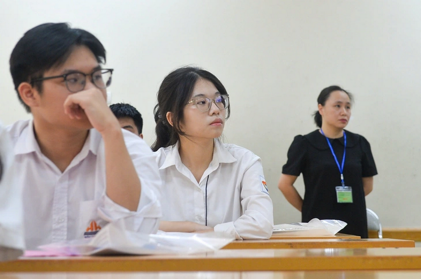 Truong dau tien du bao diem chuan 2026 sau loc ao lan 1