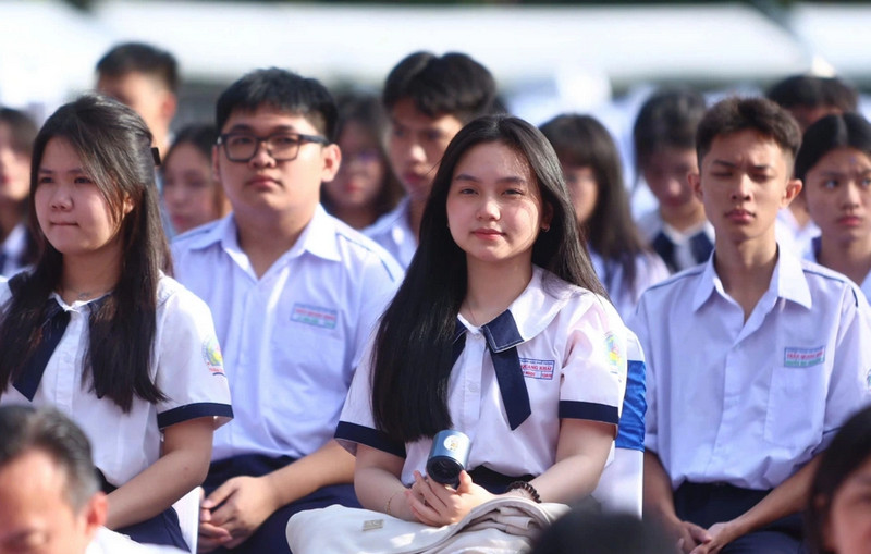 Bo Giao duc lay y kien bo thi mon thu ba vao lop 10