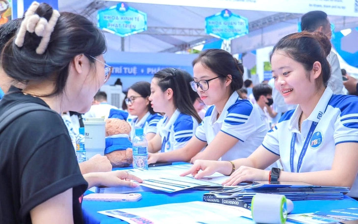 Bach khoa TP.HCM siet quy doi IELTS, gan mot nua tan sinh vien dat tren 6.0