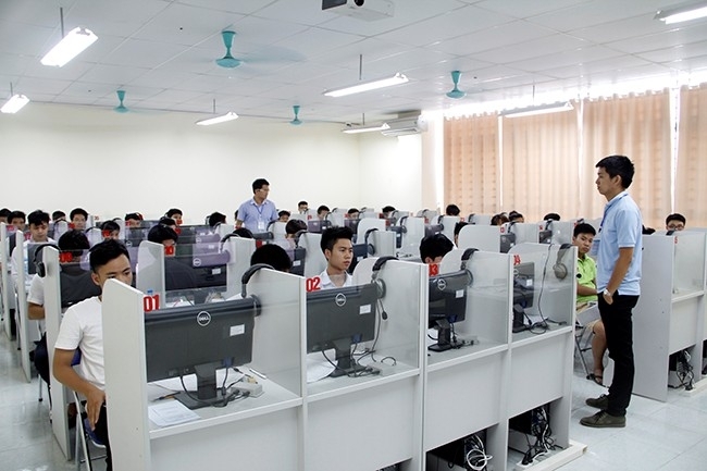 Dung thi diem thi tot nghiep THPT tren may tinh nam 2027