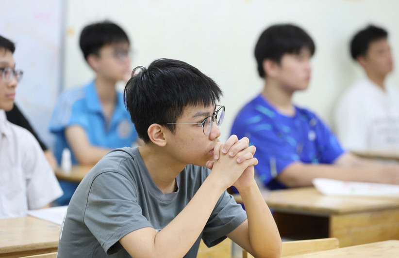 Chinh phu yeu cau dam bao hoc sinh truot lop 10 cong lap van duoc di hoc