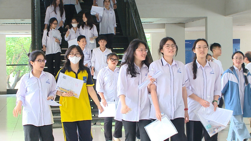 Thi tot nghiep THPT 2027, se xep thi sinh nhieu truong chung diem thi